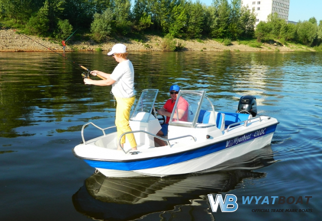 Wyatboat-430DC (тримаран)